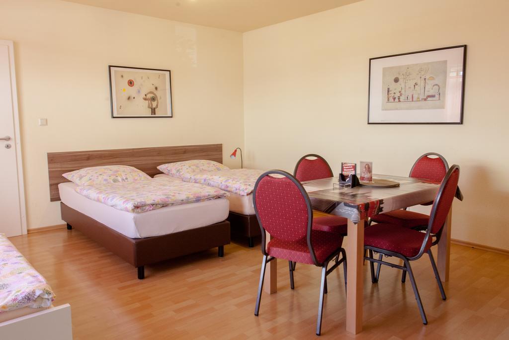 Pension Klingenstr. 23 Hotel ไลป์ซิก ห้อง รูปภาพ