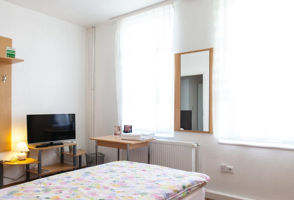 Pension Klingenstr. 23 Hotel ไลป์ซิก ห้อง รูปภาพ