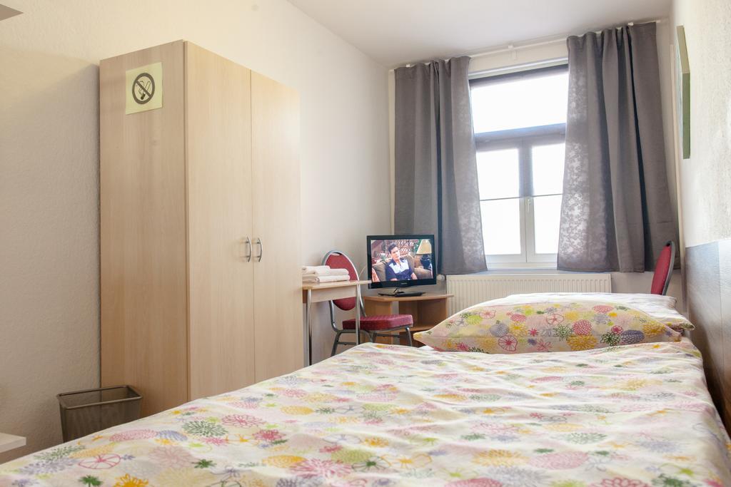 Pension Klingenstr. 23 Hotel ไลป์ซิก ภายนอก รูปภาพ