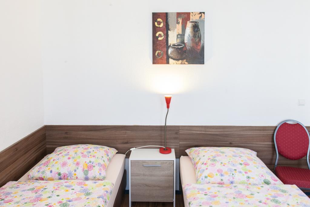 Pension Klingenstr. 23 Hotel ไลป์ซิก ห้อง รูปภาพ
