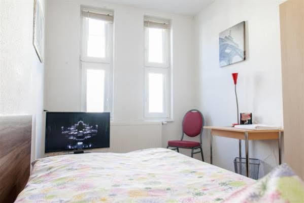 Pension Klingenstr. 23 Hotel ไลป์ซิก ภายนอก รูปภาพ